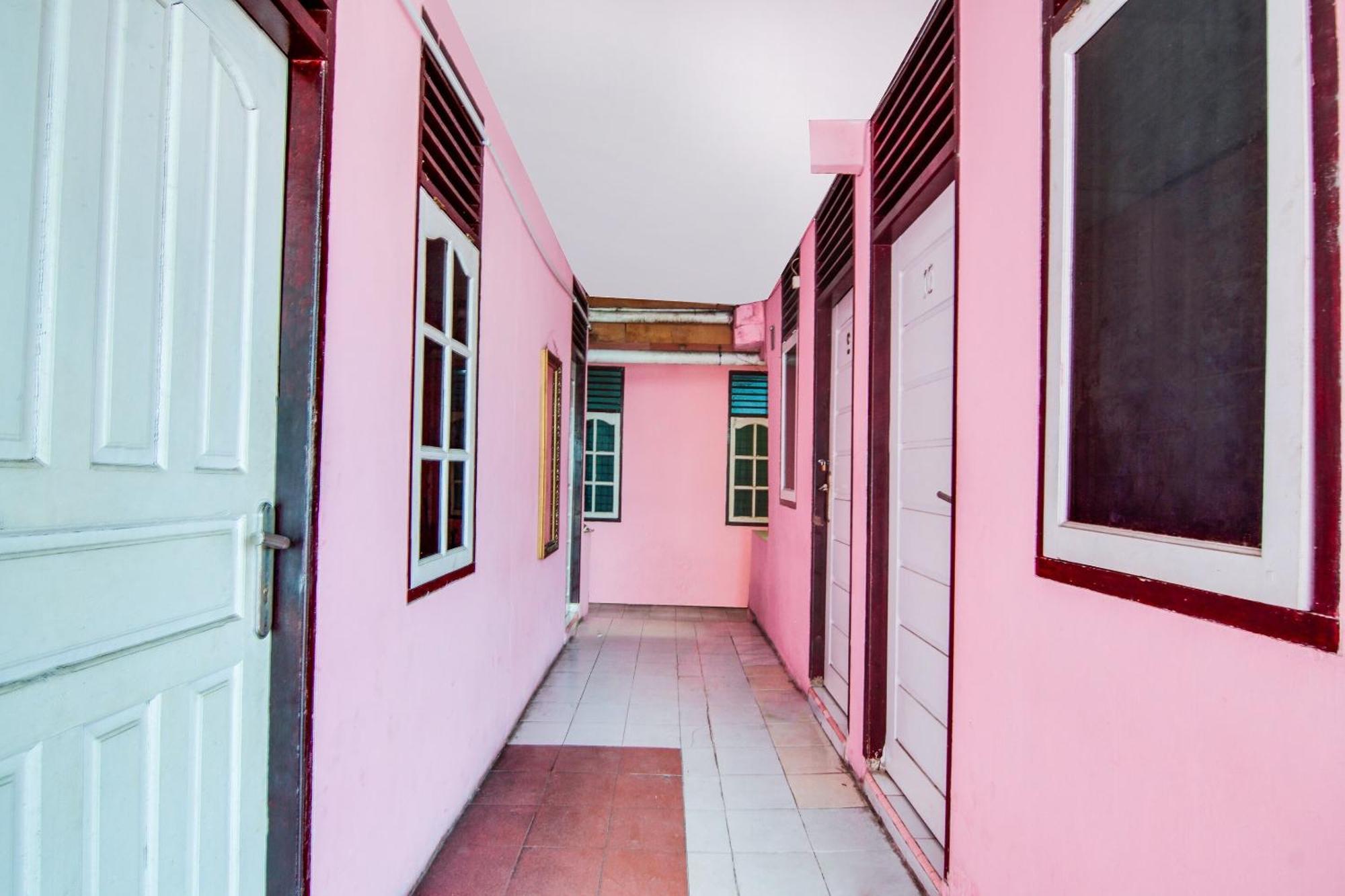 Spot On 91858 Raja Homestay Syariah Pekanbaru Luaran gambar